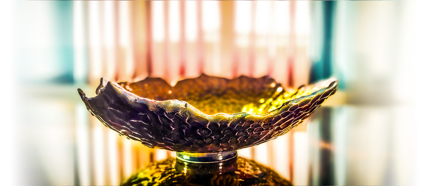 Handmade lusterware with blue–gold gradient glaze – Terralux by Hircan